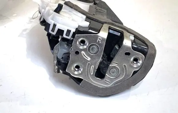 Toyota Yaris Cross Rear door lock M7314470