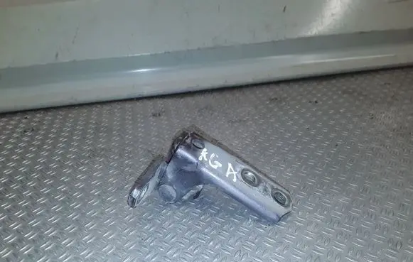 Mitsubishi Outlander Rear door lower hinge