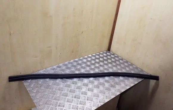 Peugeot 208 I Engine compartment rubber 