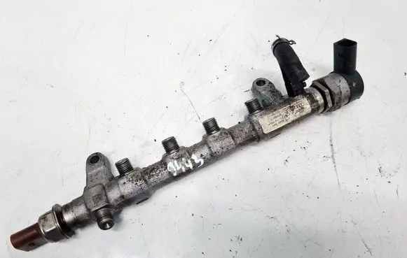 Volkswagen Touran II Fuel main line pipe 03L130089P
