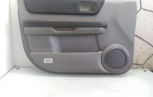 Nissan X-Trail T30 Front door card panel trim
