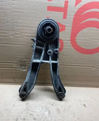 Volvo S70 V70 V70 XC Engine mount bracket 9434250 C5537