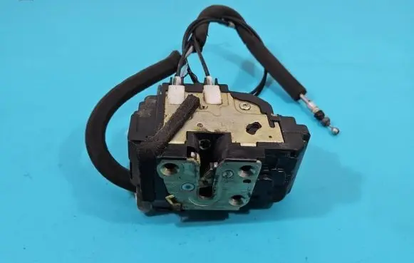 Nissan Tiida C11 Front door lock IMPRK1382549