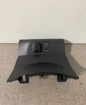 Nissan X-Trail T32 Panel trim 681044CC0A