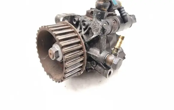 Renault Megane III Fuel injection high pressure pump 167000938R 8200704210 A2C53252602