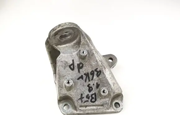 Volkswagen PASSAT B5.5 Gearbox mounting bracket 8d0399114ah
