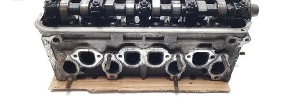 Volkswagen Golf III Engine head 028103373N