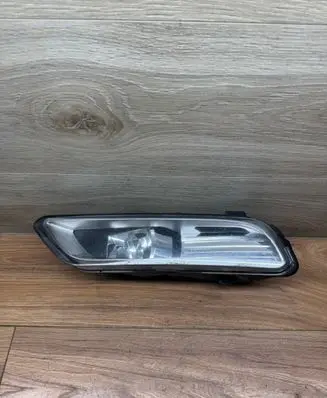 Volkswagen PASSAT B7 Front fog light E269013