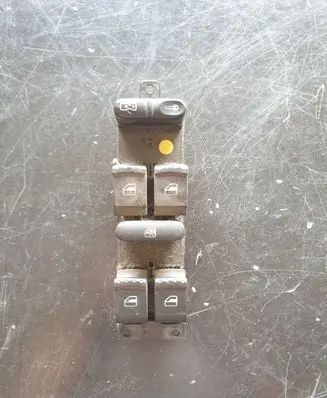 Volkswagen PASSAT B5.5 Electric window control switch 03755031
