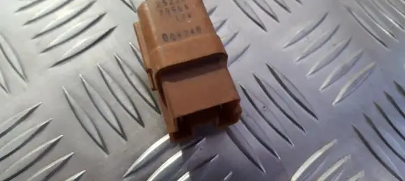 Nissan Primera Other relay 2523079964