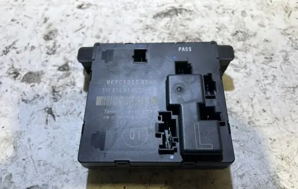 Mercedes-Benz E W211 Door control unit/module 2118703185 00406075