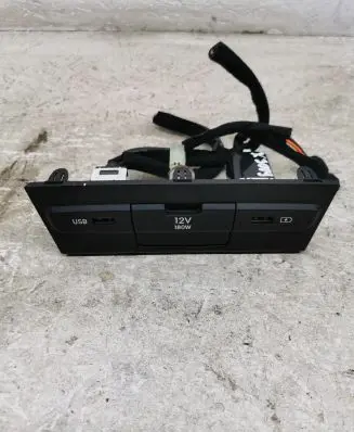 Hyundai i20 (BC3 BI3) USB socket connector 96125q0120