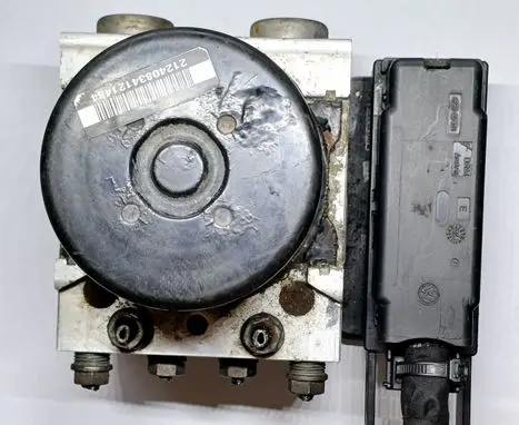 Volkswagen Golf VI ABS Pump 1K0907379AD 1K0614517BD