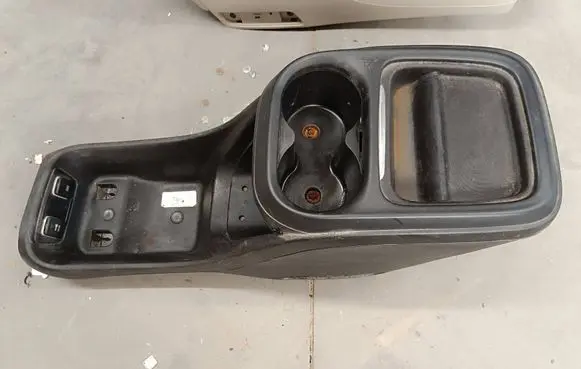 Chrysler Pacifica Center console 5RJ94TRMAA AM86838D39007 117JNJ45652