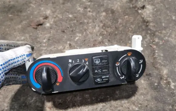 Nissan Almera Tino Climate control unit