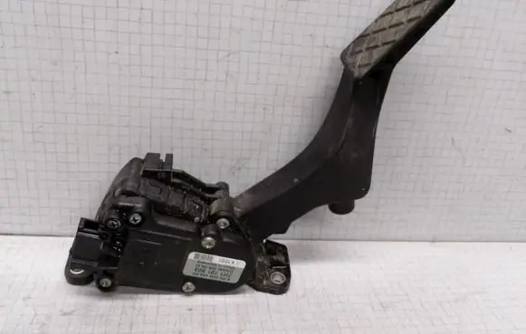 Volkswagen Transporter - Caravelle T5 Accelerator throttle pedal 7H1721503