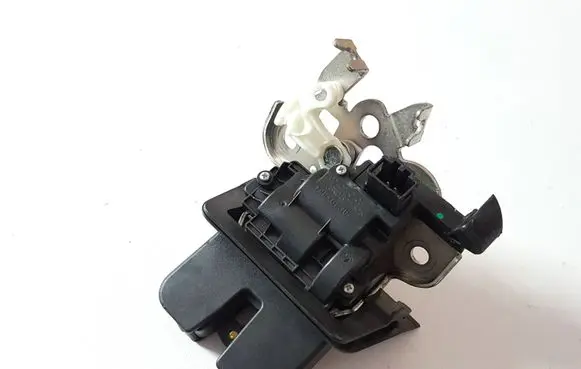 Audi Q3 8U Loading door lock 8R0827505 100402