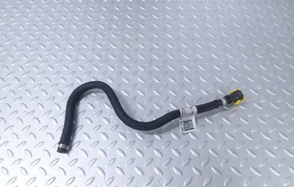 Land Rover Defender Fuel line pipe M8B29J280AA LR142040