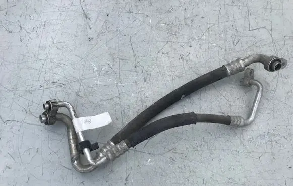 Opel Insignia A Air conditioning (A/C) pipe/hose 13220107