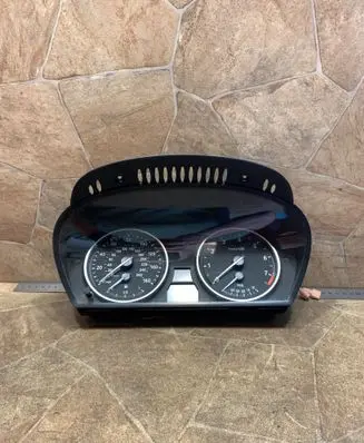 Speedometer (instrument cluster)