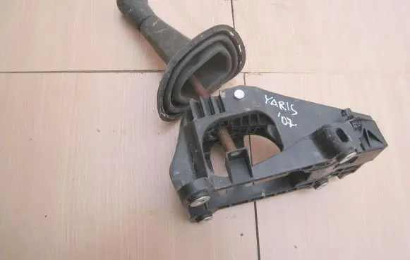 Toyota Yaris Gear shifter/selector 335300D040 335300D0400