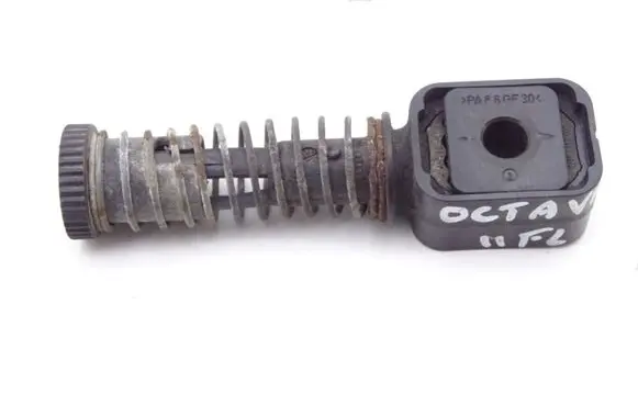 Skoda Octavia Mk2 (1Z) Gear shift cable linkage 1K0711751B