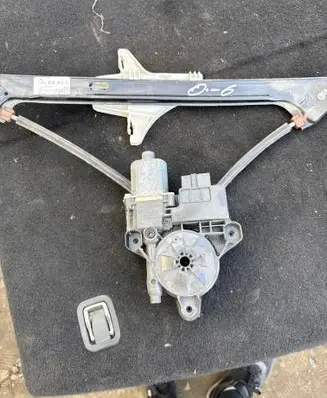 Volkswagen Golf VII Rear door window regulator with motor 5G4839462C