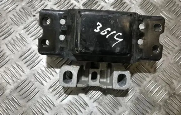 Skoda Octavia Mk2 (1Z) Engine mount bracket 1k0199555