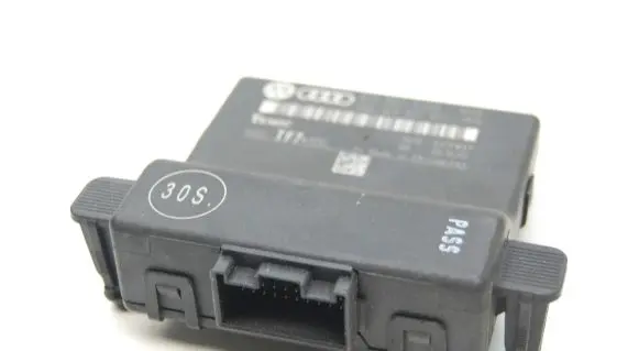 Audi A3 S3 8P Gateway control module 1K0907530G
