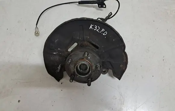 Toyota Avensis T250 Front wheel hub 