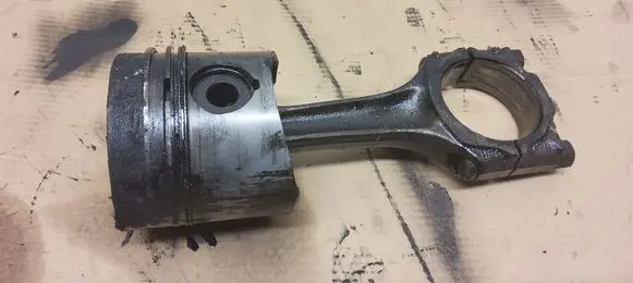 Volkswagen Transporter - Caravelle T3 Piston with connecting rod