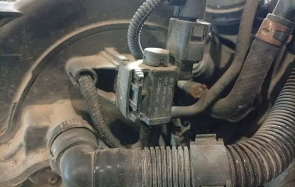 Skoda Octavia Mk2 (1Z) Turbo solenoid valve 037906283C