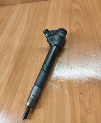 Skoda Octavia Mk3 (5E) Fuel injector 04l130277aj