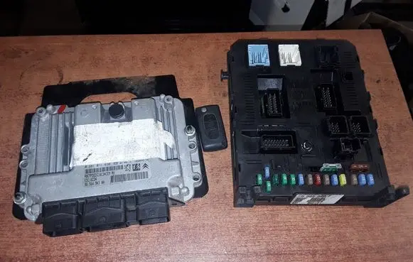 Peugeot 307 Engine ECU kit and lock set 0281011630 9656494380