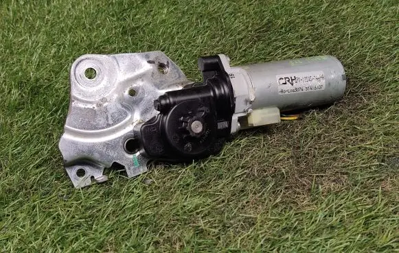 BMW 3 E90 E91 Seat adjustment motor 0130002635 P10004001