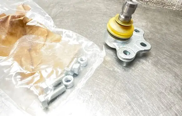 Opel Astra G Front ball joint 915355