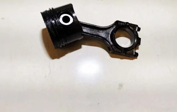 Opel Omega B1 Piston with connecting rod 989P