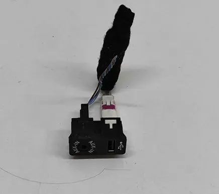 BMW 3 F30 F35 F31 AUX in-socket connector 9229246