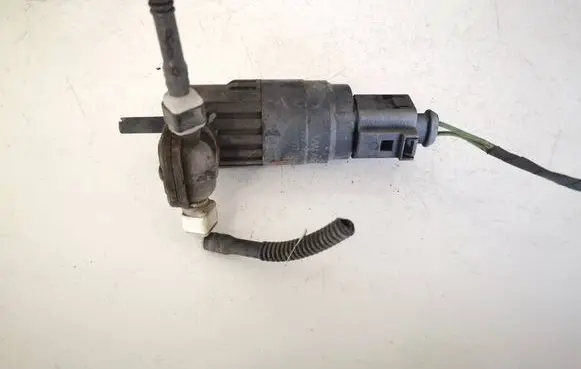 Seat Leon (1P) Windscreen/windshield washer pump 