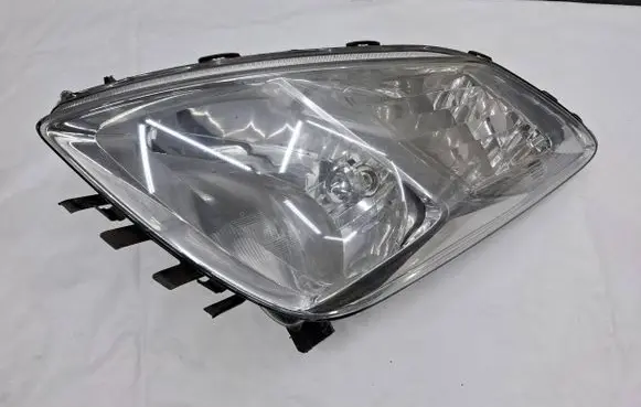 Toyota Corolla Verso E121 Headlight/headlamp UPM60GF20