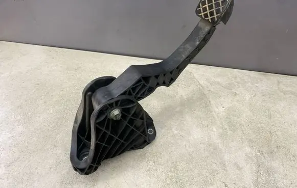 Volkswagen PASSAT B6 Clutch pedal 3C1721059AA