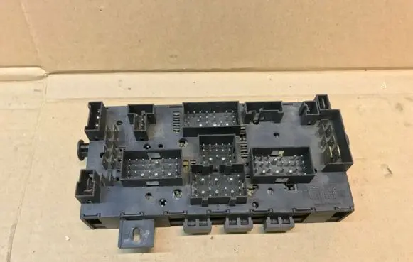 Volkswagen Golf II Fuse module 171941813D 171941821D