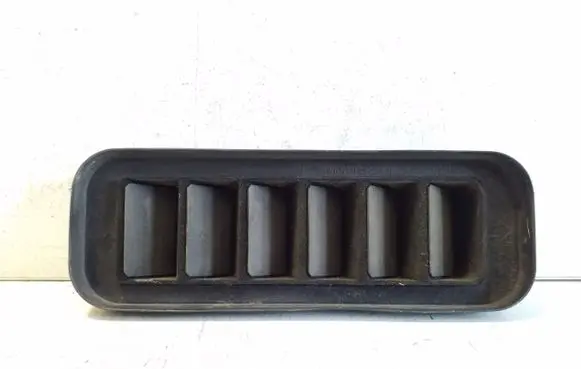 Quarter panel pressure vent
