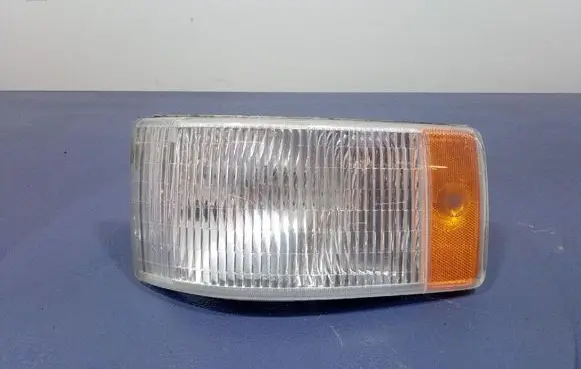 Cadillac Fleetwood Front indicator light 16516303