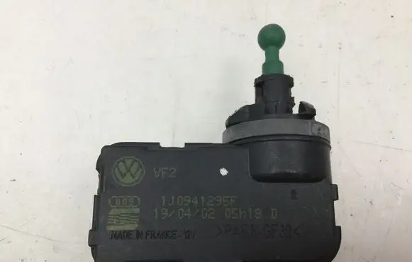 Volkswagen Golf IV Headlight level adjustment motor 1J0941295F