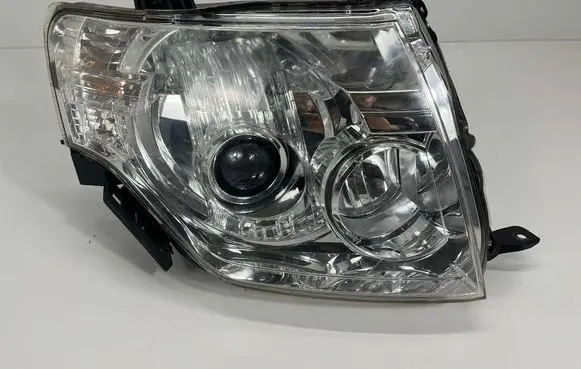 Mitsubishi Pajero Headlight/headlamp