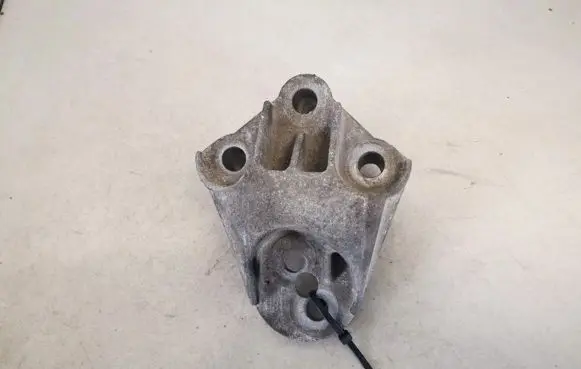 Opel Vectra B Engine mounting bracket 24499029 9224052