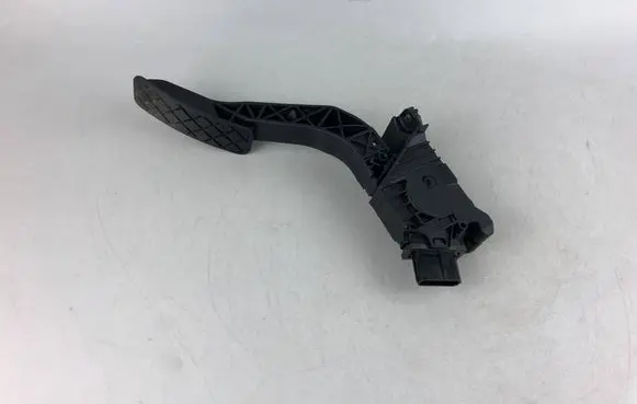 Volkswagen Tiguan Accelerator throttle pedal 5Q2723503F