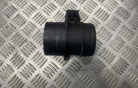 Volkswagen PASSAT B6 Mass air flow meter 074906461B 0281002461