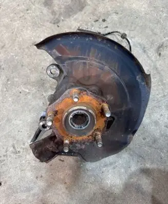 Nissan X-Trail T32 Front wheel hub 